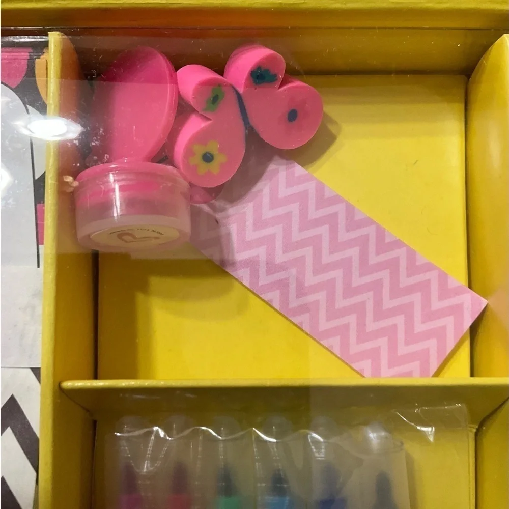 Scholastic Inc. Stationery Set Pink Light Design Ages 8 & Up Pink Turquoise